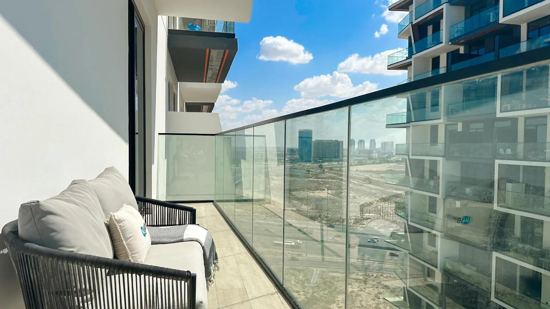 Higuests - Luxury Apt In The Heart Of Jvc At Binghatti Nova Dubái 0*,  Emiratos Árabes Unidos
